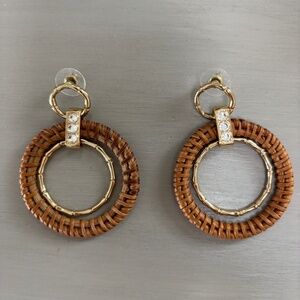 Lilly Pulitzer garden dangle neutral Bovin earrings